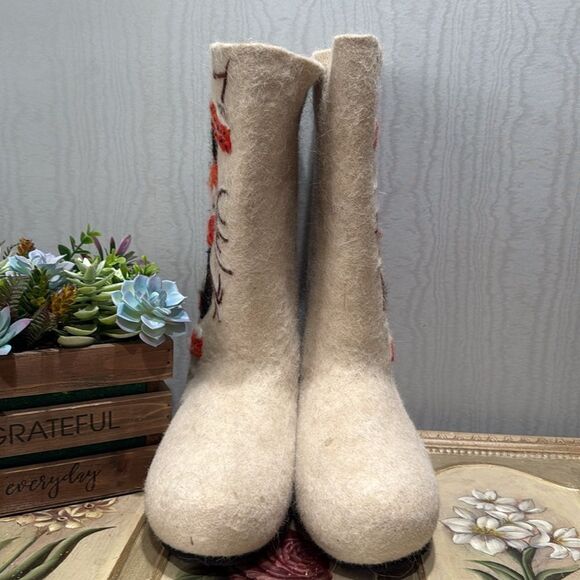 Vintage Russian Valenki Traditional Wool Felt Boots Beautiful Embroidered Birds - Picture 9 of 16